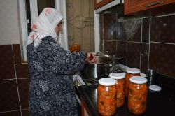 Ev hanımlarından kış hazırlıkları