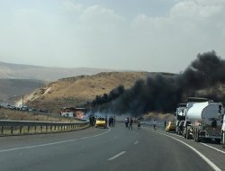 Seyir halindeki otobüs alevlere teslim oldu