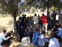 Kar-Der şehitleri ziyaret ederek bayram programına başladı