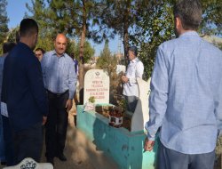 Batmanlılar bayramın ilk gününde mezarlıklara akın etti