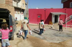 Köylüler Yasin Börü adına kurban eti dağıttı