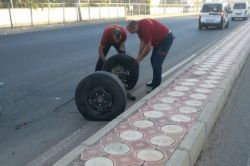 Seyir halindeki aracın tekerleri çıktı