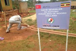 Avrupa Yetim Der’den Uganda’ya 5 su kuyusu açıldı