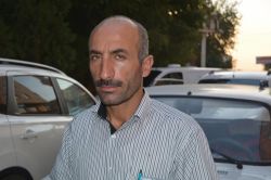 Yardımcı olduğu adam tarafından dolandırıldı