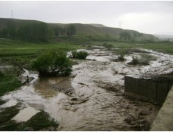 Hindistan'da Sel Felaketi: 27 Ölü