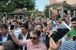 Bakan'ın telefonuna bakmadığı için görevden alındı iddiası