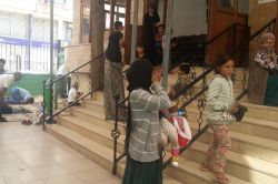 Suriyeli dilenciler camileri mesken tuttu