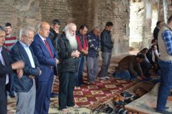 Başpiskopos Ayasofya’da namaza durdu