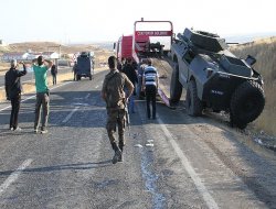 Diyarbakır'da polis aracı devrildi