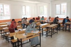 Van’da aday öğretmenler deneme sınavına girdi