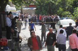 Freni boşalan minibüs işçilere çarptı: 3 yaralı