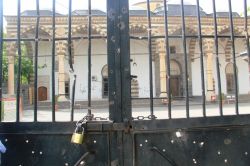 Tahrip edilen ibadethaneler onarılacak