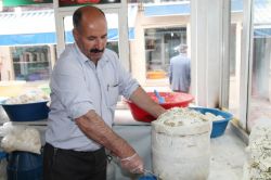 Van peynirinin açıkta satılmaması kararına tepki