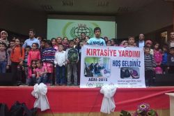 Ağrı İHH'dan 200 yetime kırtasiye yardımı
