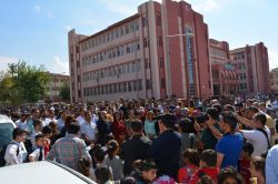 Eğitimciler kadın öğretmene yapılan saldırıyı kınadı