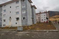 Van’da TOKİ sakinleri kanalizasyon sorunu yaşıyor