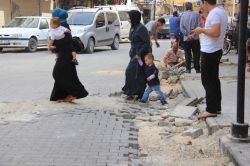 Bir yılda 4 defa kazılan yol sebebi ile halk tepkili