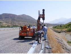 Sason Karayoluna Çelik Bariyer