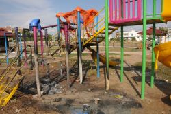 Tarsus’ta çocuk parkını yaktılar