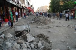 Ağrı'da belediyelerin yaptığı tek hizmet "Yapboz"