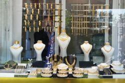 Şiddet olayları altın sektörünü de etkiledi