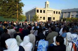 Fransa’da cami kapısına domuz kafası asıldı