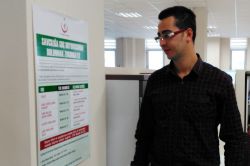 Sağlıkta şiddete afişli uyarı