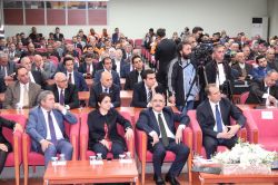 Van’da depremde hayatını kaybedenler anıldı