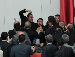 Mecliste kavga çıktı-FOTO