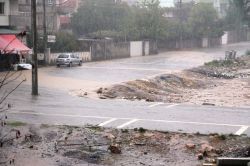 Midyat'ta etkili olan yağmur yaşamı etkiledi