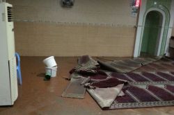 Cami yağmurdan dolayı su altında kaldı