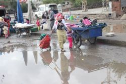 Semt pazar yeri sular altında kaldı