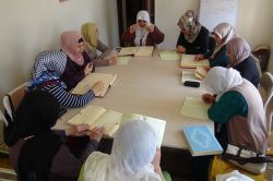 Ninelerin Kur’an öğrenme azmi gençleri geride bıraktı