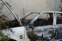 Hilvan’da iki araç ateşe verildi