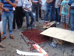 Adana'da Zabıta Seyyar Tablaları Devirdi