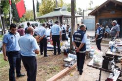 Parkta kaçak kurulan büfeye müdahale