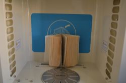 İl Halk Kütüphanesindeki kitaplar dezenfekte ediliyor