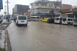Silopi'de caddeler su kanalına döndü