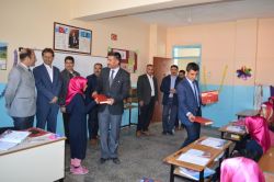 Öğrencilere Kuran’ı kerim dağıtıldı