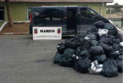 Mardin’de kaçak sigara ve çay ele geçirildi