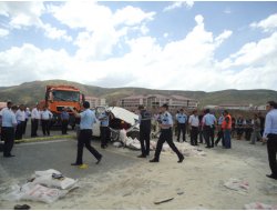 Bitlis Tatvan Karayolunda Kaza 1 Ölü 4 Yaralı(2)