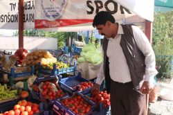 Manavlar şiddet olaylarından olumsuz etkileniyor