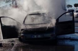 Van’da seyir halindeyken alev alan otomobil patladı