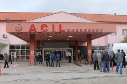 Polis aracı ile minibüs çarpıştı: 1 yaralı