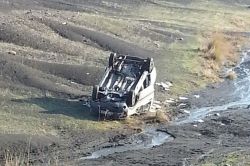 Trafik levhası olmayan yol ölüme davetiye çıkarıyor