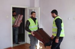 Elazığ Yeni İhya Der Suriyeli mültecilere soba dağıttı