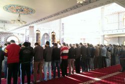 Yasağın 7’inci gününde Cuma namazı kılındı