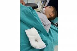 Metal kolye yutan çocuk ölümden döndü