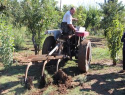 Silopili çiftçi kendi traktörünü kendi yaptı