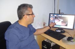 Yuttuğu diş protezi midesinden ameliyatla çıkarıldı